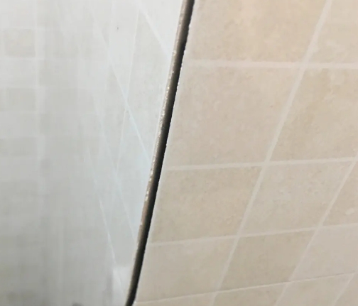 澄迈瓷砖空鼓维修公司分享阳台瓷砖脱落的修复过程可以分为以下几个步骤